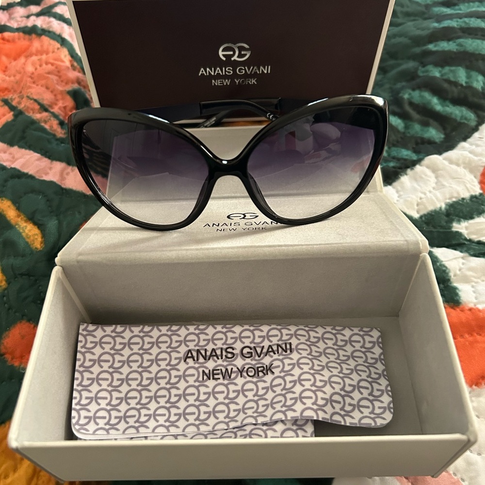 Anais Gvani Black Oversized Sunglasses with Gradient Lenses